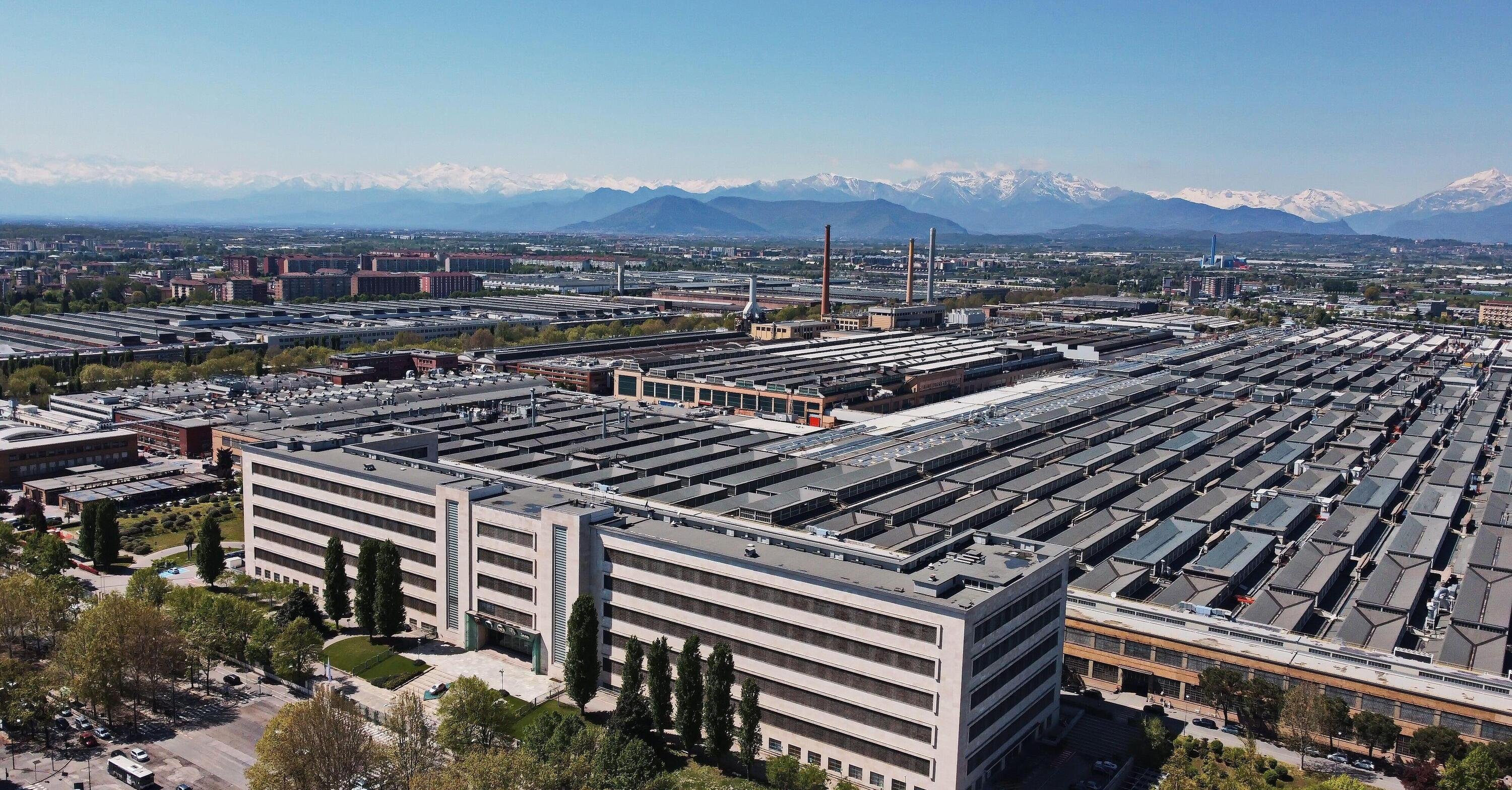 Stellantis investe a Torino: cambi per vetture ibride e economia circolare 