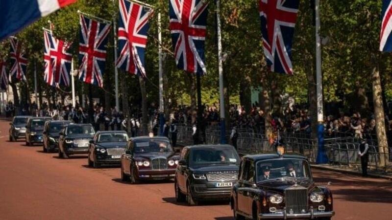 I Re e i Capi di Stato ai funerali della Regina Elisabetta II. Auto blindate per una sicurezza al top