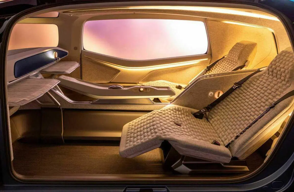 Volkswagen GEN.TRAVEL: salotto con le ruote, guida da solo (8)