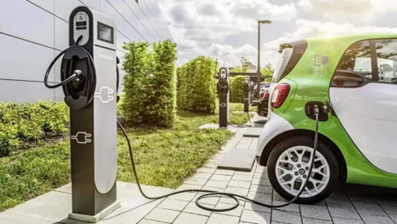 Trieste "dimenticata" dall'elettrico: solo 1 colonnina fast