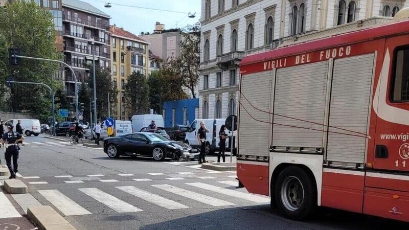 Clamoroso crash a Porta Venezia: Ferrari F430 contro Polizia Locale