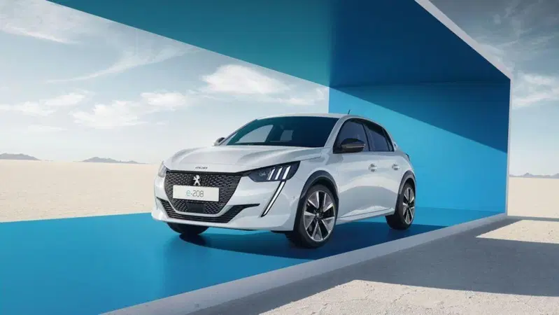 Peugeot e-208 2023: pi&ugrave; potenza e meno consumi 