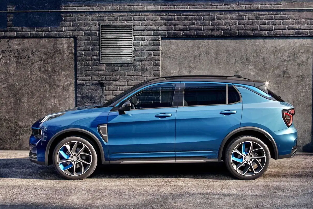 Scende in campo e le ha tutte contro: Lynk & CO 01, top e flop
