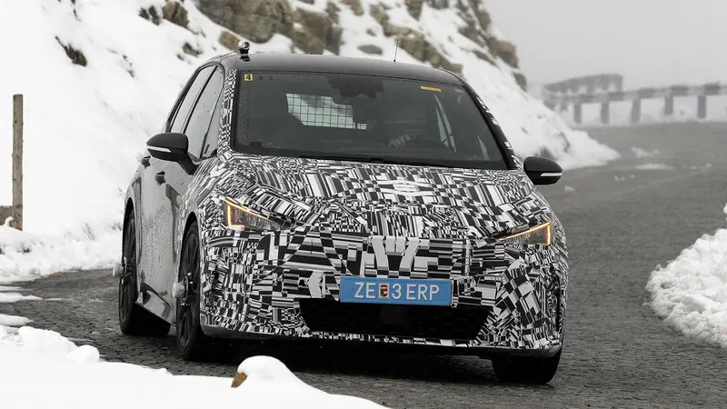 Cupra Born, ecco le foto spia del nuovo Facelift