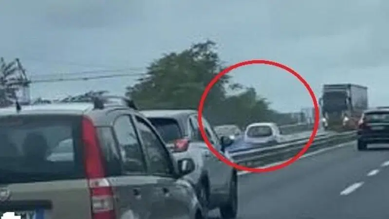 Auto contromano sull'asse mediano [VIDEO]