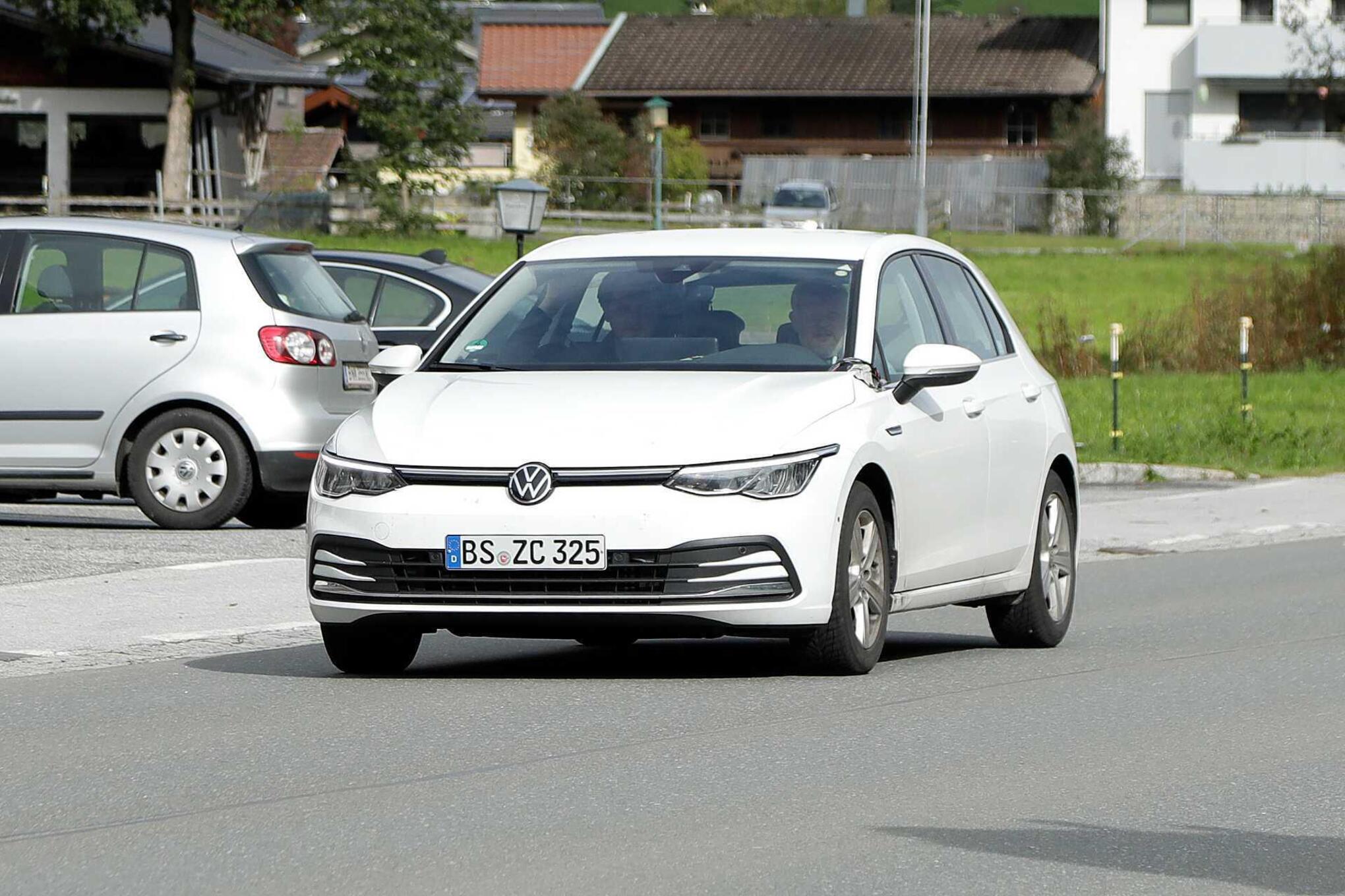 Volkswagen Golf 2024, ecco le foto spia del nuovo Facelift News