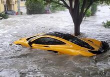 Una McLaren P1 vittima dell'uragano Ian in Florida [VIDEO]