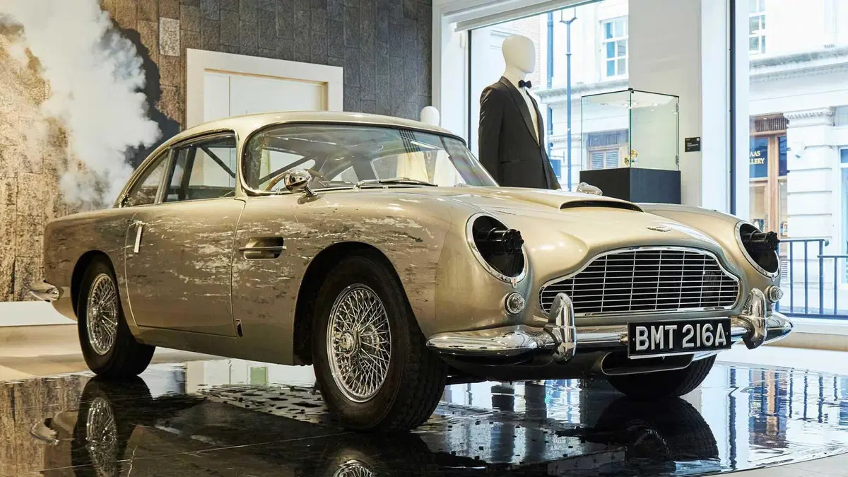 L'Aston Martin DB5 di 007 venduta per oltre 3,2 milioni di dollari