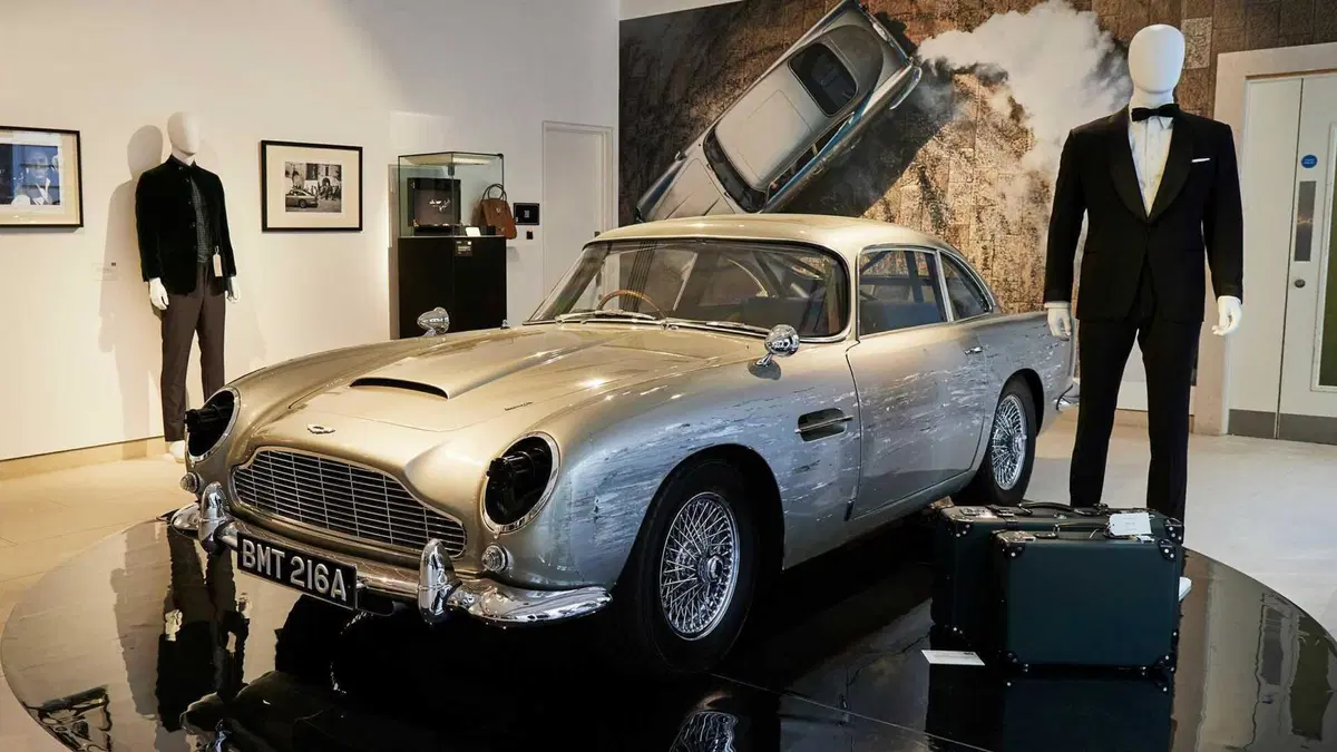 L'Aston Martin DB5 di 007 venduta per oltre 3,2 milioni di dollari (3)