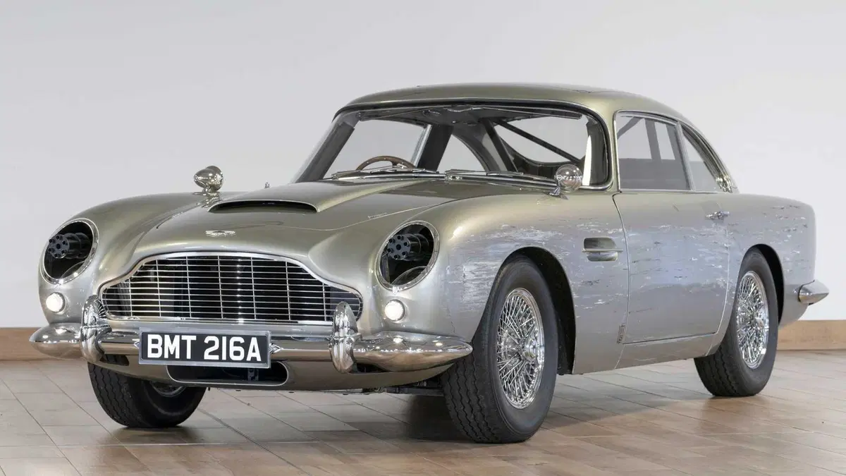 L'Aston Martin DB5 di 007 venduta per oltre 3,2 milioni di dollari (4)