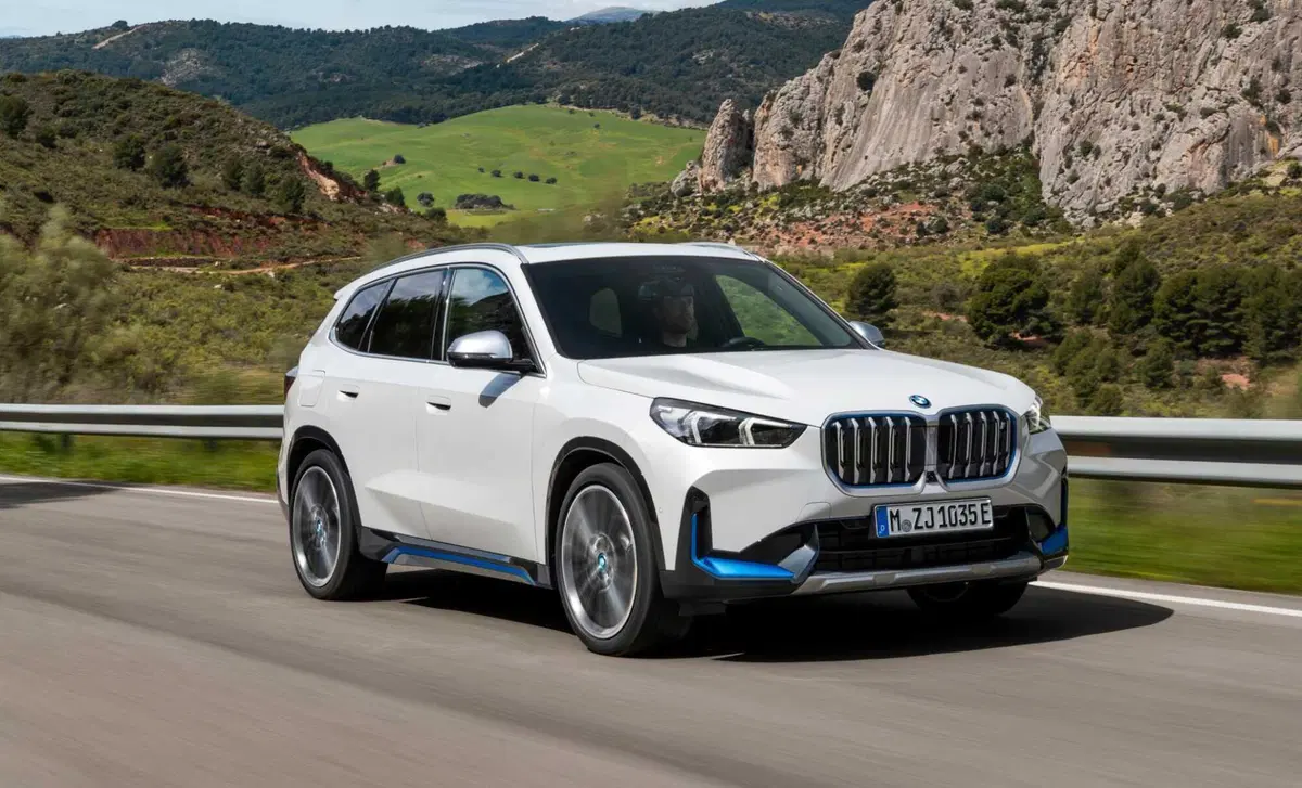 BMW iX1 edrive 20 X-Line