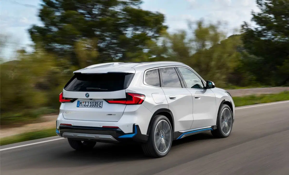 BMW iX1 (2022-->>) (2)
