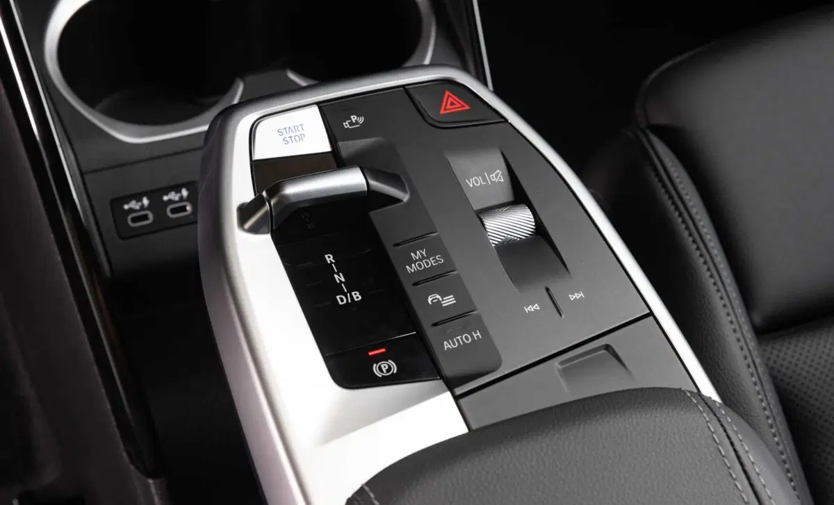 BMW iX1 (2022-->>) (27)