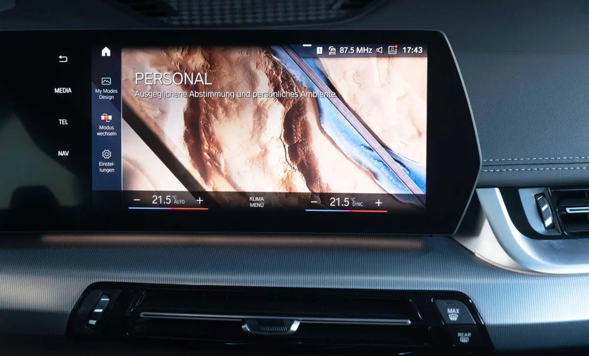 BMW iX1 (2022-->>) (26)