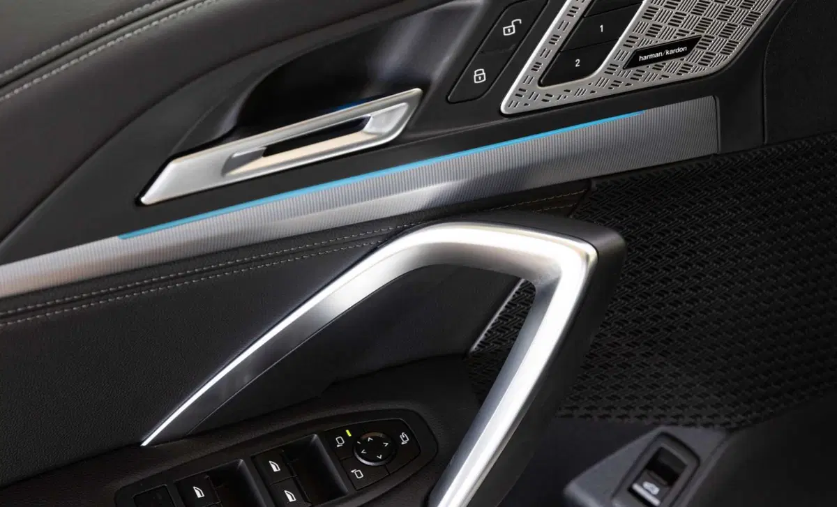 BMW iX1 (2022-->>) (28)