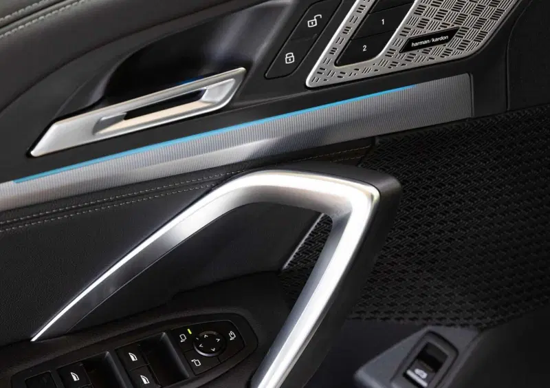 BMW iX1 (2022-->>) (28)