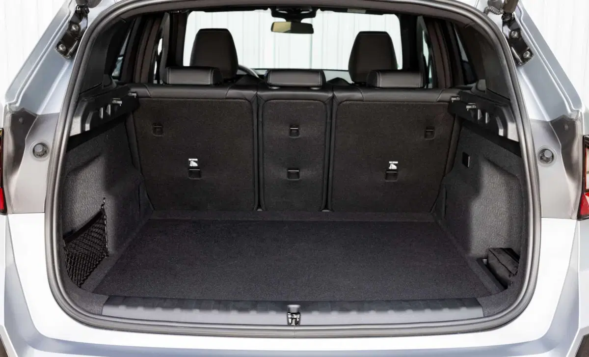 BMW iX1 (2022-->>) (15)