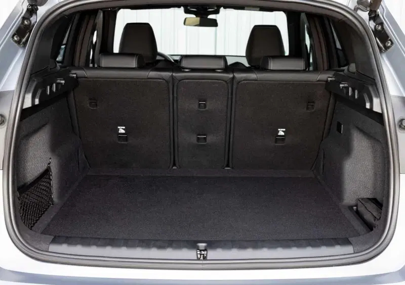 BMW iX1 (2022-->>) (15)
