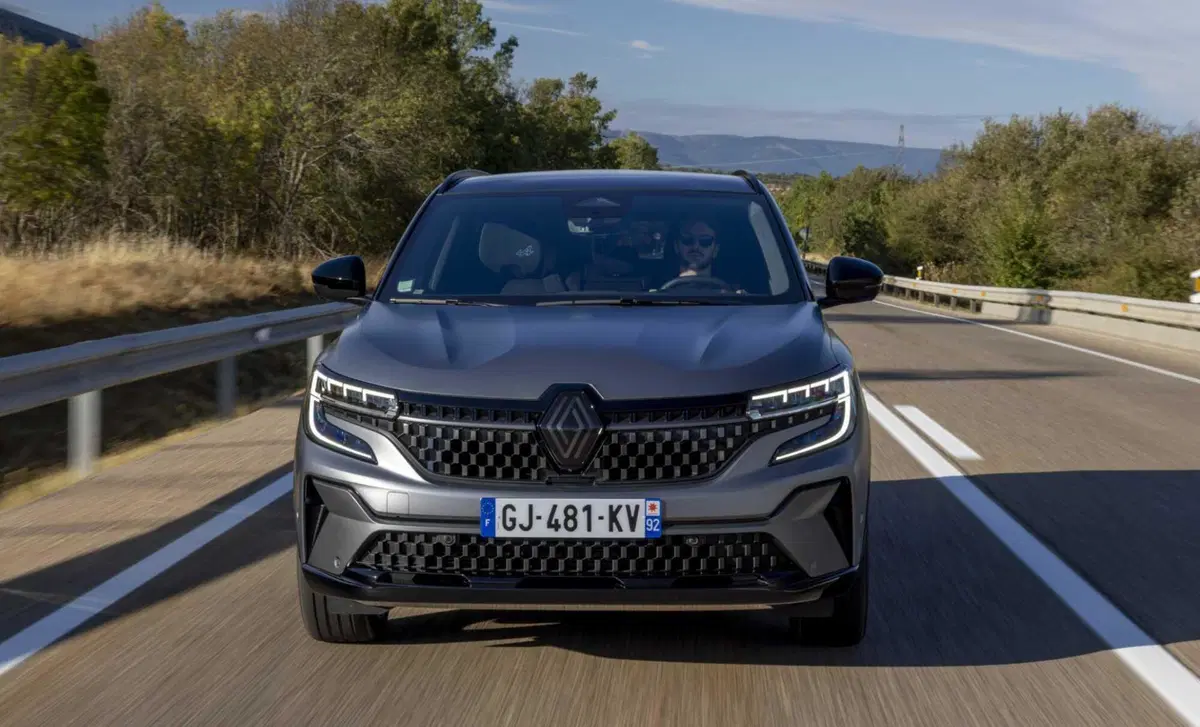 Renault Austral 1.2 full hybrid Iconic 200cv auto (38)