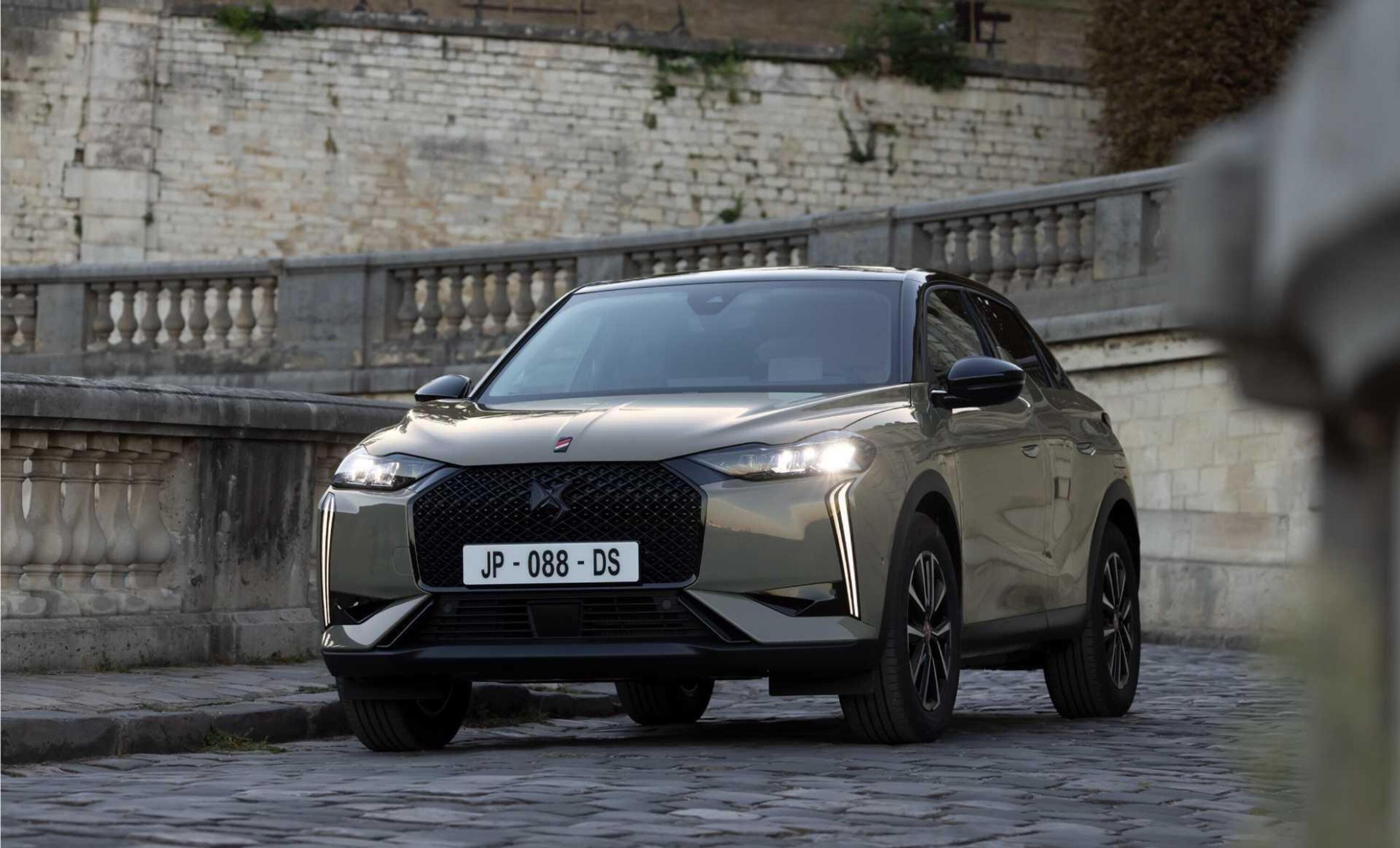 Ds DS 3 DS 3 Crossback BlueHDi 100 So Chic 