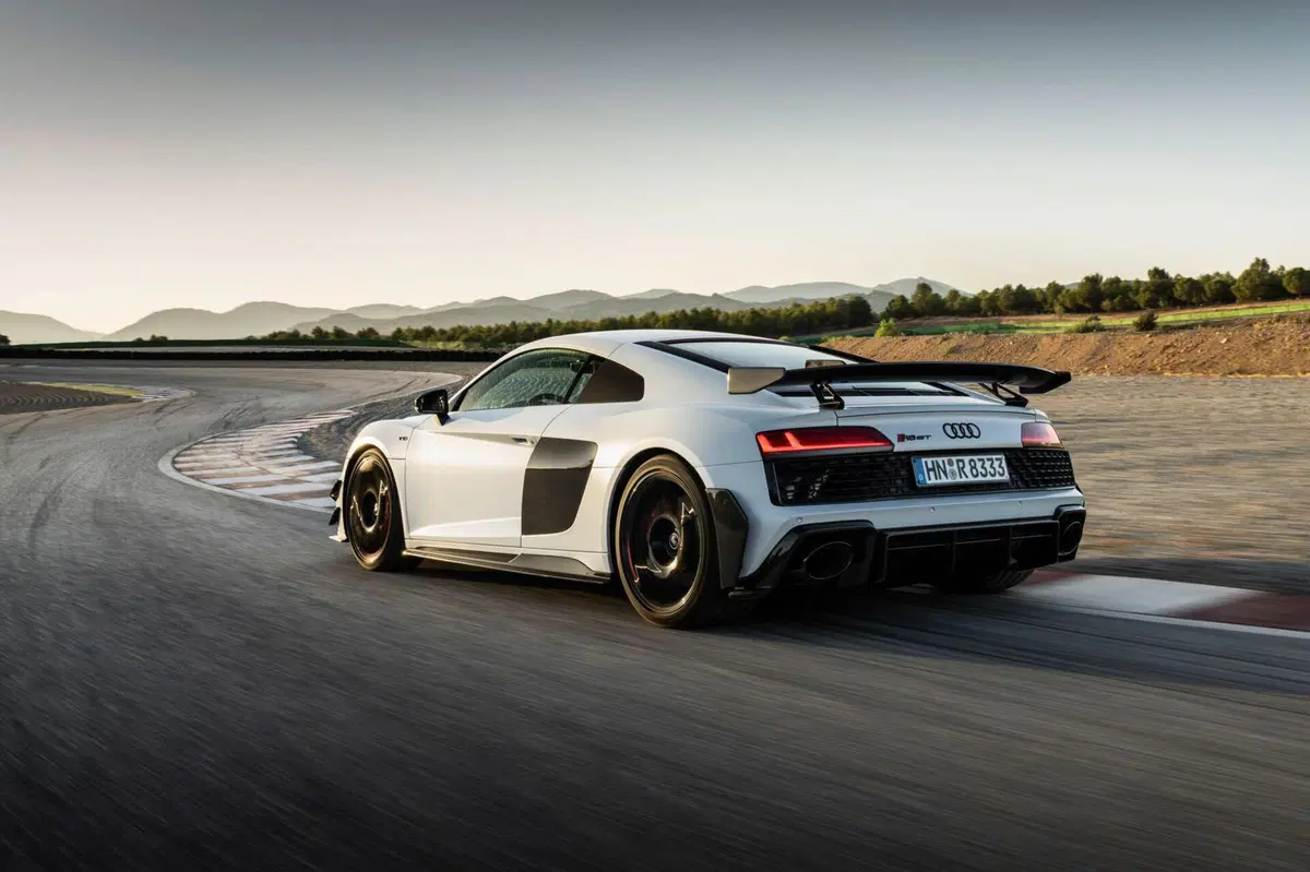 Audi R8 Coupé GT: 620 CV tutto dietro (2)