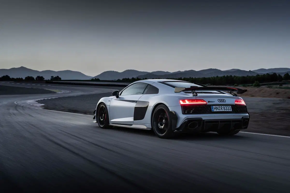 Audi R8 Coupé GT: 620 CV tutto dietro (3)