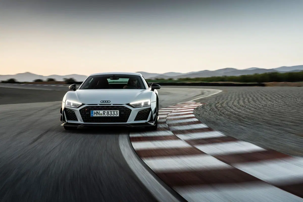 Audi R8 Coupé GT: 620 CV tutto dietro (9)