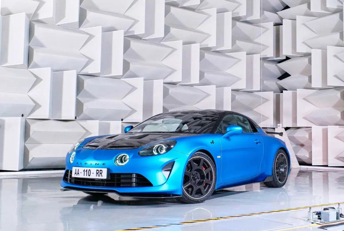 Alpine A110 R, la "Radicale" è la più cattiva di tutte