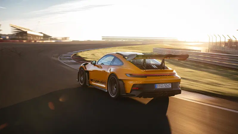 Porsche 911 GT3 RS | Nuove sospensioni e DRS da 6'54" al RING: FUORI DI TESTA [VIDEO]