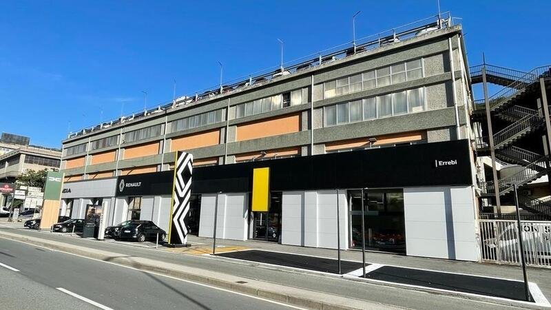 Inaugura la nuova concessionaria Renault di Genova: test drive, spettacoli e brindisi stellato