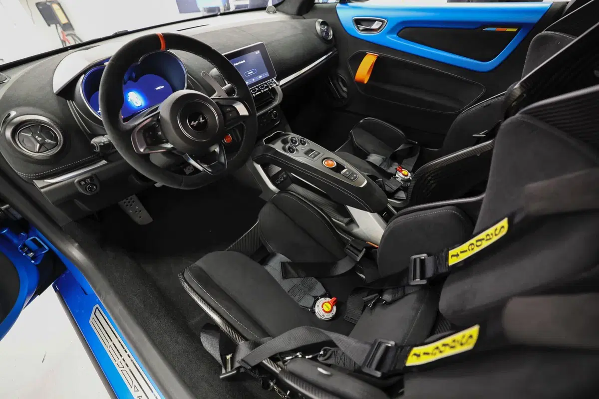 Alpine A110 R Fernando Alonso Edition, una per ogni vittoria in F1 (5)