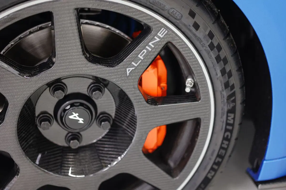 Alpine A110 R Fernando Alonso Edition, una per ogni vittoria in F1 (15)