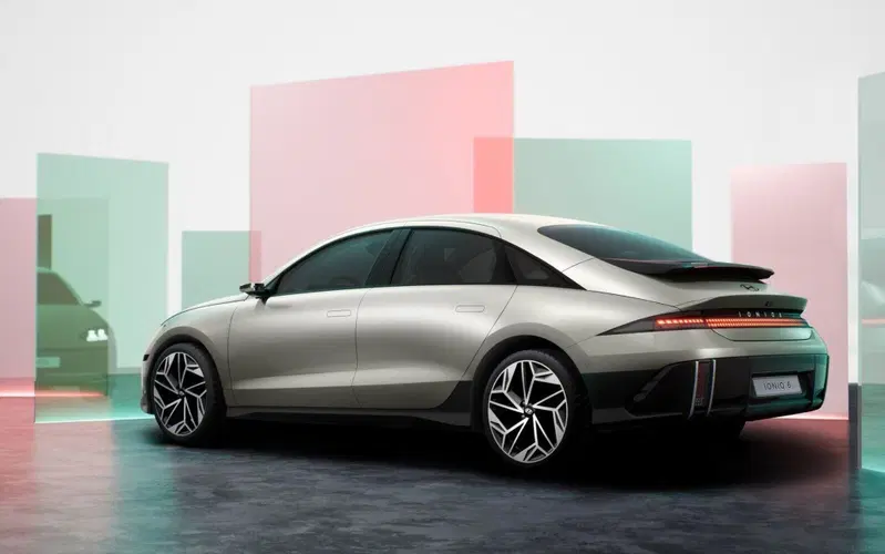 Hyundai Ioniq 6: l'autonomia non &egrave; un problema [VIDEO]