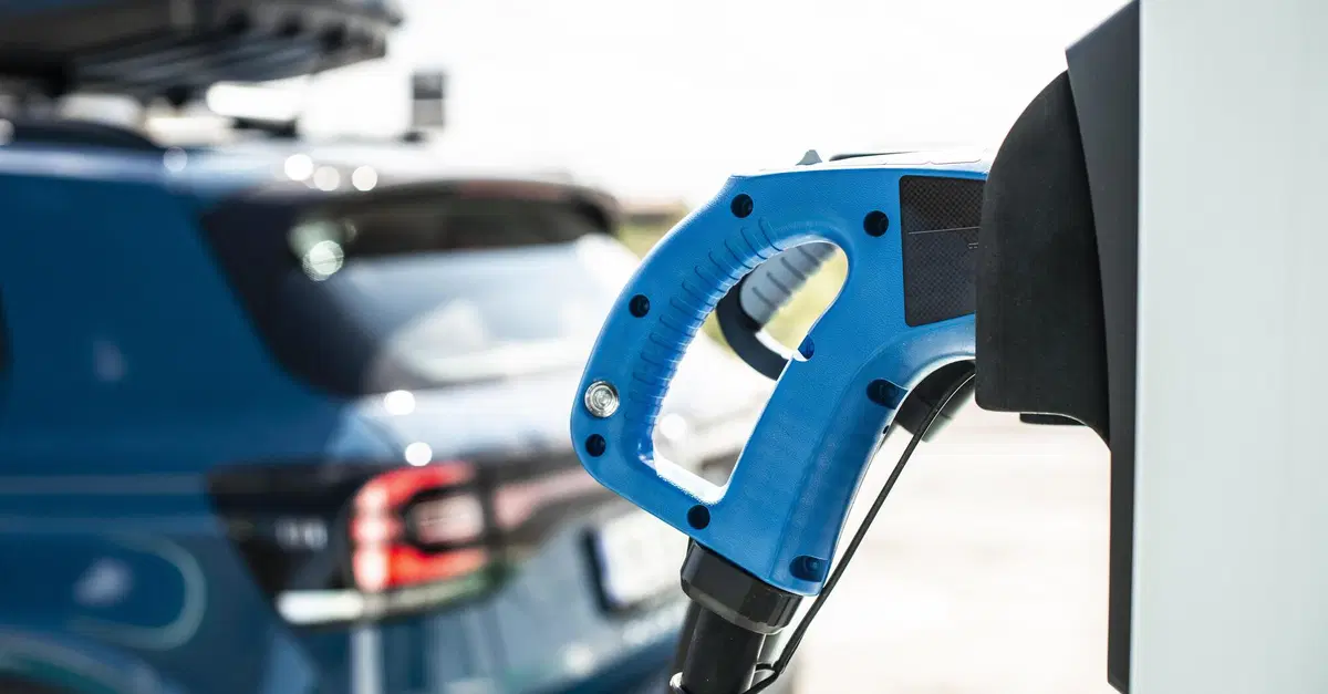 L'Europa risolve il problema dell'elettrico: una colonnina ogni 60 km (e idrogeno ogni 100)