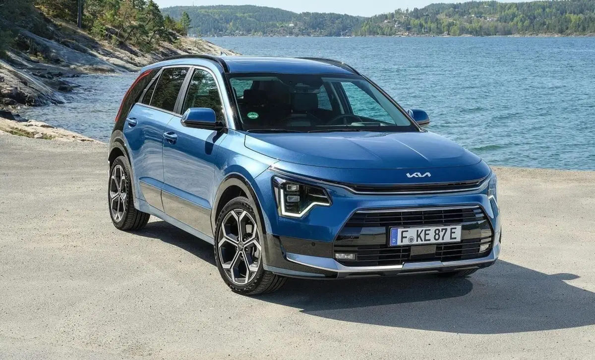 Scende in campo e le ha tutte contro: Kia Niro, top e flop