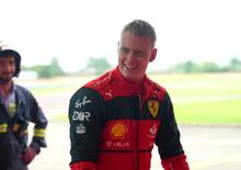 F1: Mick Schumacher guida la Ferrari F2003-GA del padre prima che vada all'asta [Video]