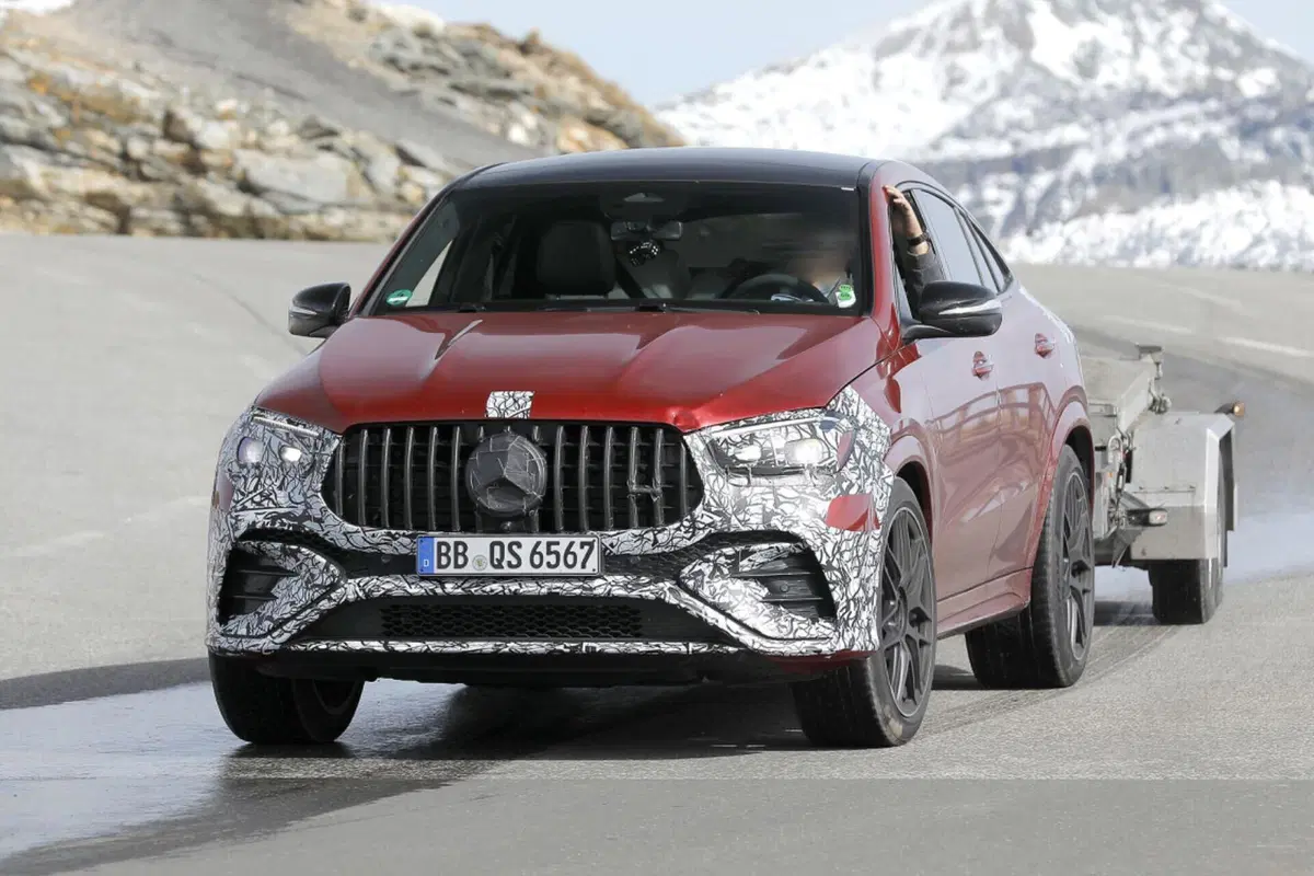 Mercedes-AMG GLE 53 e GLE 53 Coupé, ecco le foto spia del nuovo Facelift  (2)