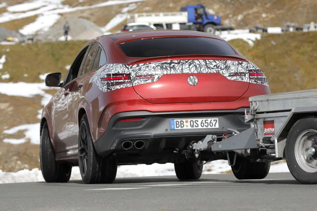 Mercedes-AMG GLE 53 e GLE 53 Coupé, ecco le foto spia del nuovo Facelift  (6)