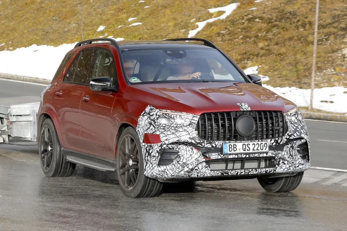 Mercedes-AMG GLE 53 e GLE 53 Coupé, ecco le foto spia del nuovo Facelift  (7)