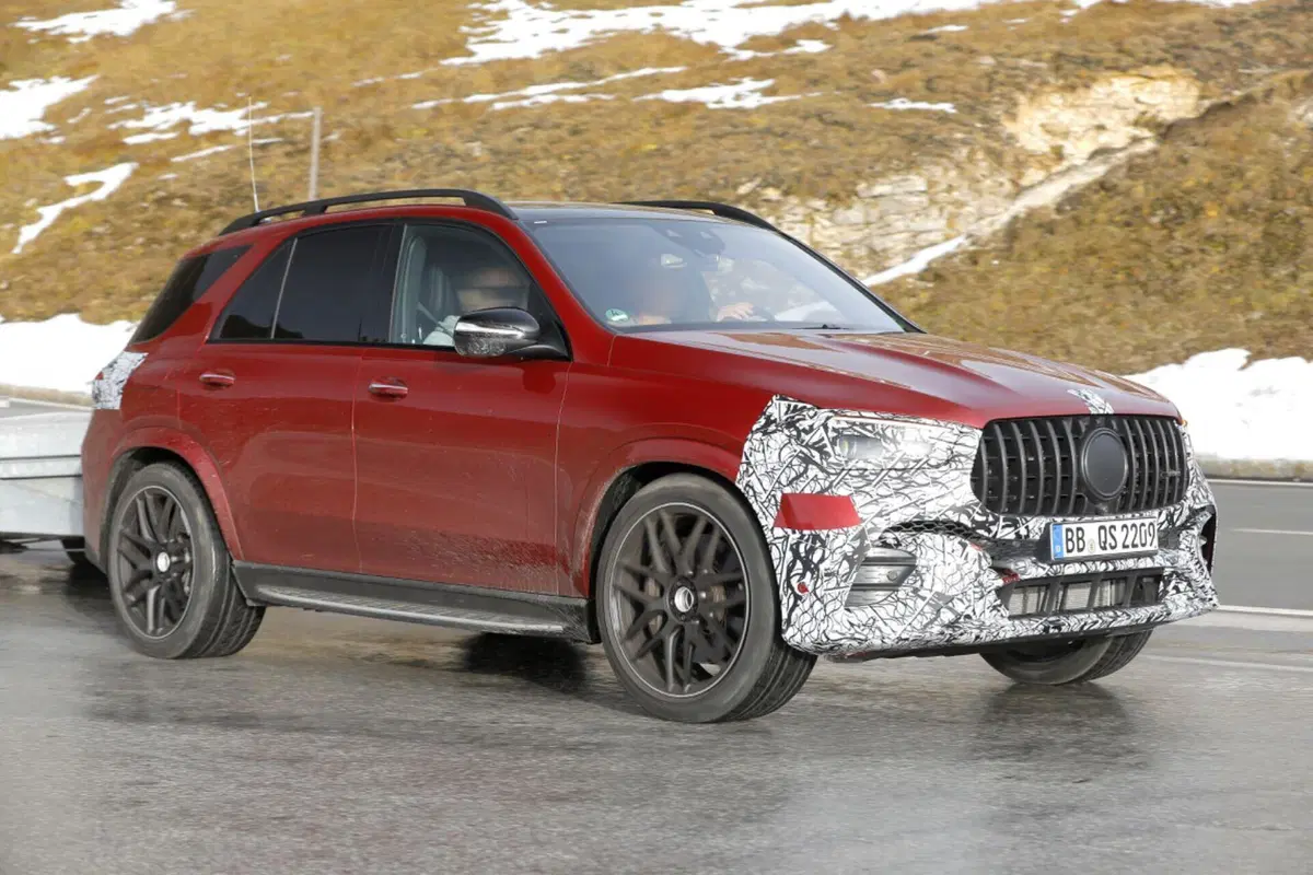 Mercedes-AMG GLE 53 e GLE 53 Coupé, ecco le foto spia del nuovo Facelift  (8)