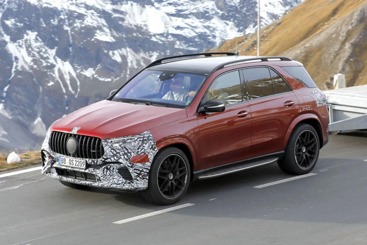 Mercedes-AMG GLE 53 e GLE 53 Coupé, ecco le foto spia del nuovo Facelift  (9)