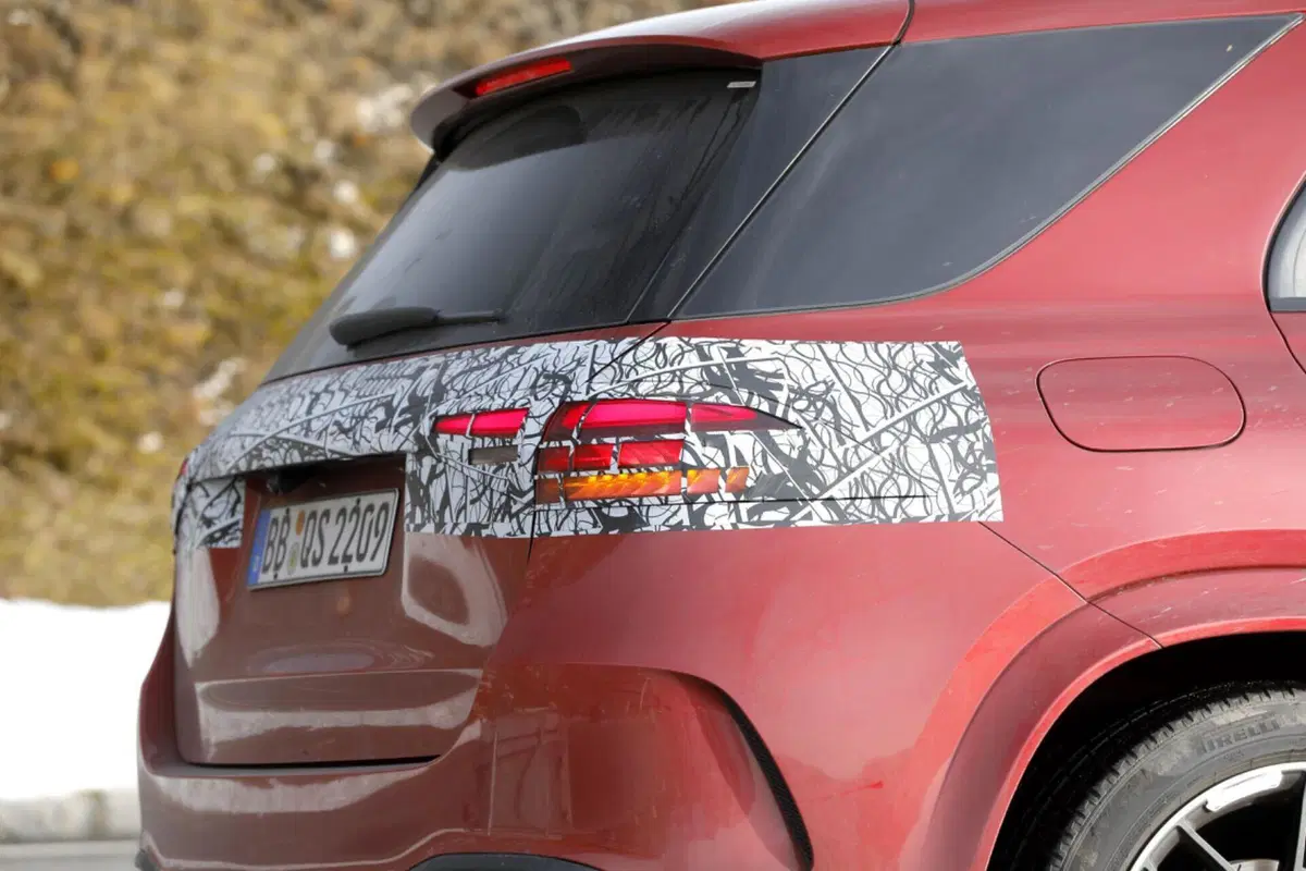 Mercedes-AMG GLE 53 e GLE 53 Coupé, ecco le foto spia del nuovo Facelift  (10)