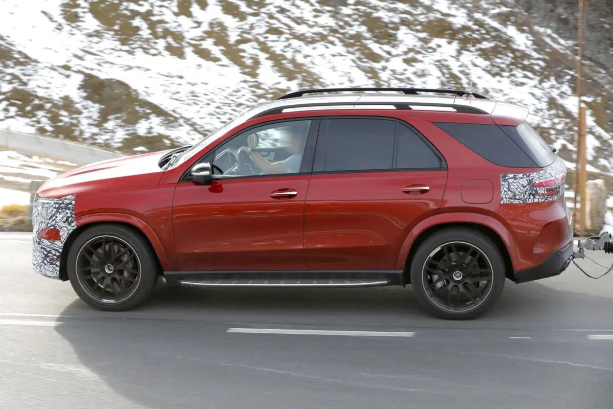 Mercedes-AMG GLE 53 e GLE 53 Coupé, ecco le foto spia del nuovo Facelift  (12)