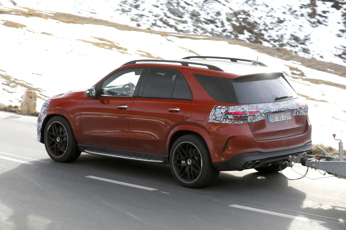 Mercedes-AMG GLE 53 e GLE 53 Coupé, ecco le foto spia del nuovo Facelift  (13)