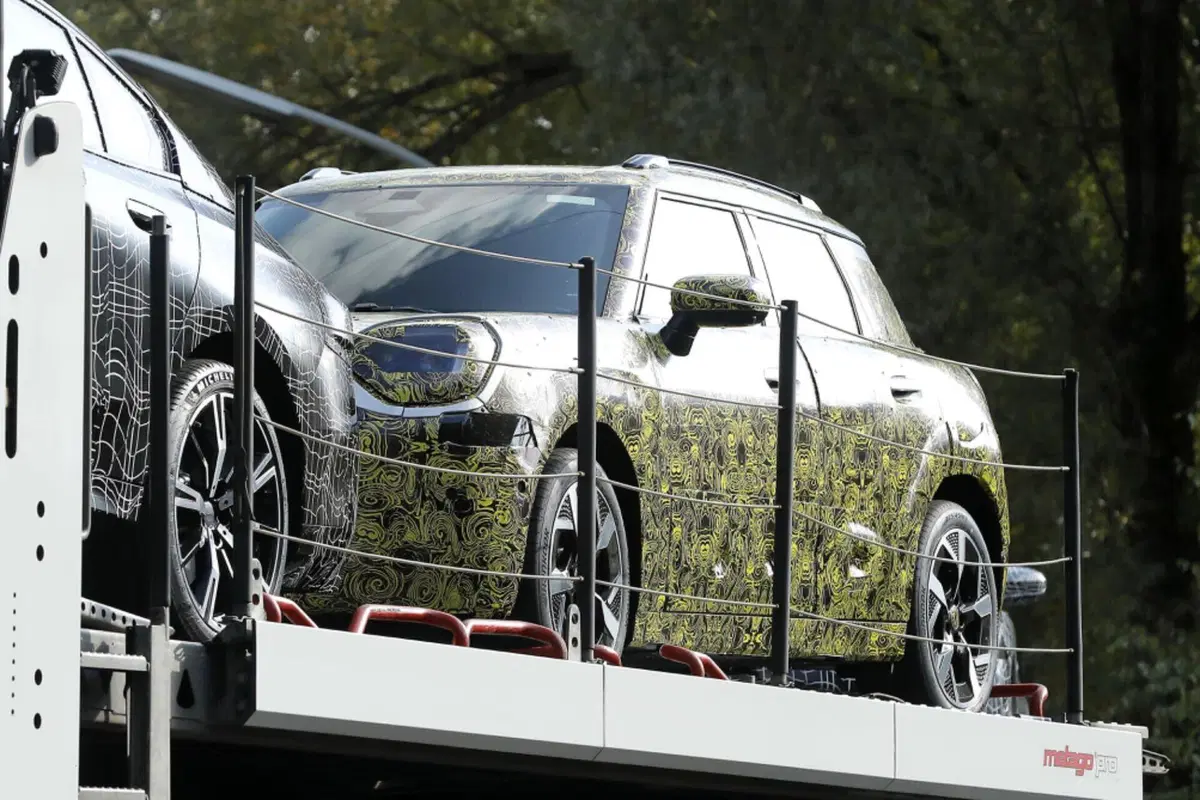 MINI Aceman Elettrica, ecco le foto spia (2)