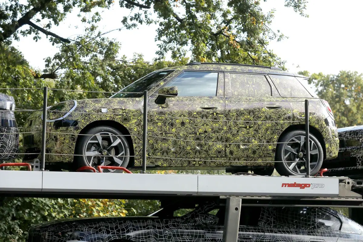 MINI Aceman Elettrica, ecco le foto spia (3)
