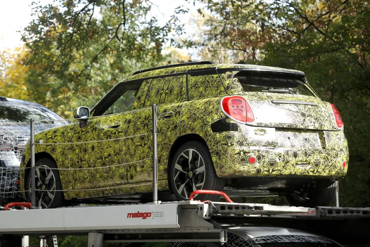 MINI Aceman Elettrica, ecco le foto spia (10)