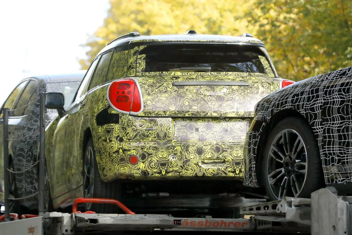 MINI Aceman Elettrica, ecco le foto spia (12)