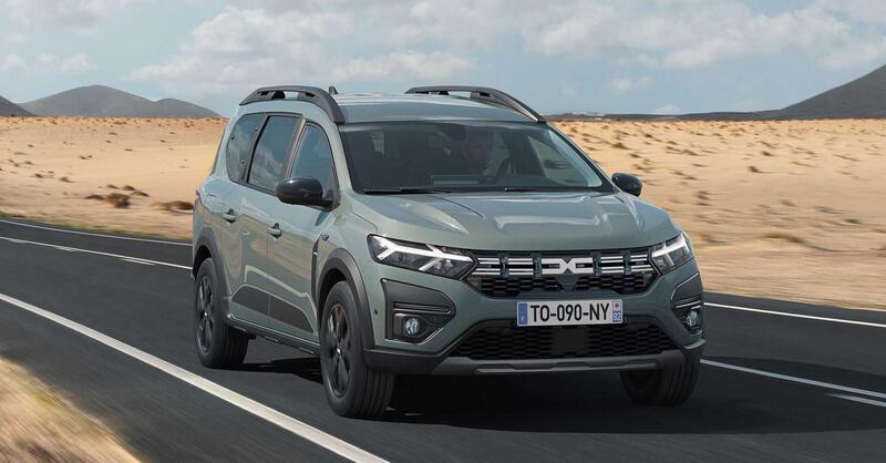 La prima Dacia ibrida Jogger debutta al Salone di Parigi  