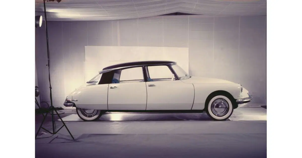 La DS 19 compie 67 anni e festeggia al Salone di Parigi